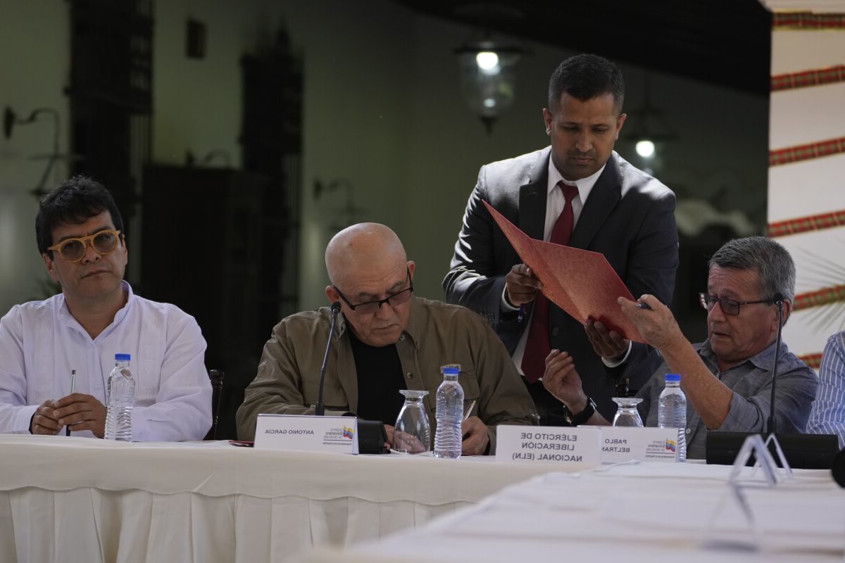Comunicado sobre acuerdos preliminares de la mesa de diálogos y negociaciones entre el Gobierno Nacional y el ELN en el primer ciclo realizado en Caracas